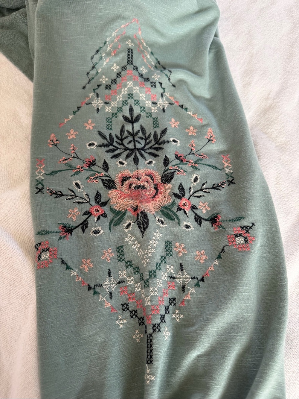 Knox Rose 4X Sage Green Embroidered Sweatshirt Boho Floral NWT - Picture 6 of 9